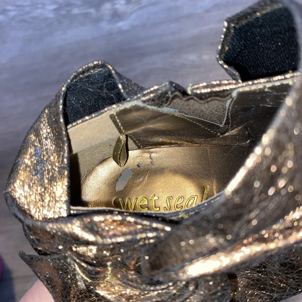 VINTAGE Y2K WET SEAL‎ METALLIC GOLD BOW HEEL SLIP-ON ANKLE BOOTIES SIZE 7.5